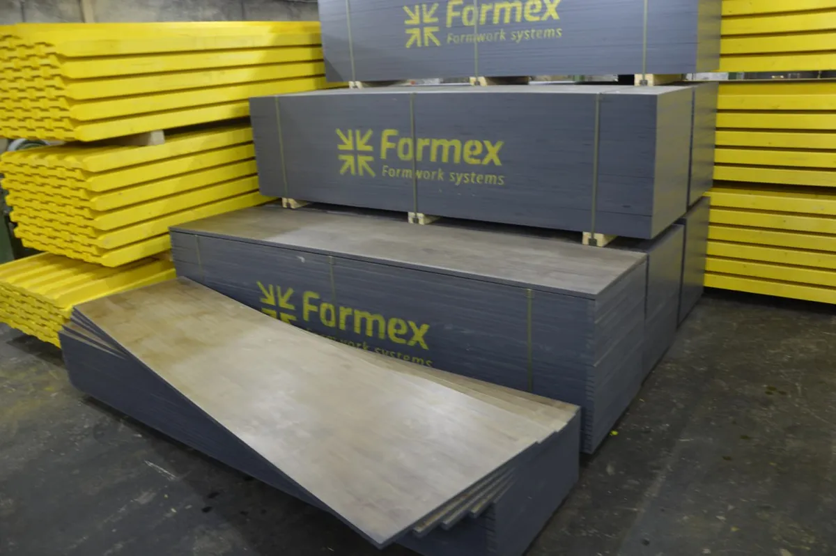 Штабель ламінованої фанери Formex